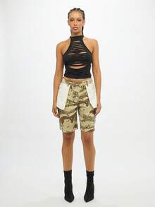 SUMWON WOMEN 沙漠战斗牛仔百慕大短裤高腰内外拼接设计军装迷彩印花夏季节日街头风格休闲日常短裤 - 卡其色 - 查看 3