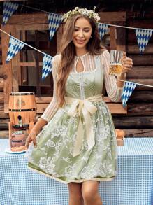 SHEIN Frenchy 2025新款慕尼黑啤酒节连衣裙巴伐利亚啤酒节传统服装绿色连衣裙女式蕾丝连衣裙，撞色蕾丝缎面短袖连衣裙配腰带，慕尼黑啤酒节连衣裙，慕尼黑啤酒节 Tracht，慕尼黑啤酒节，啤酒节，威斯恩，慕尼黑啤酒节连衣裙 - 綠色 - 查看 7