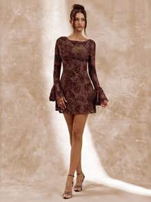 SHEIN BAE 秋冬纯棕色纹理 3D 玫瑰花植绒长袖紧身性感露背迷你连衣裙、优雅性感连衣裙、派对连衣裙、3D 花卉连衣裙、露背连衣裙 - 棕色 - 查看 2