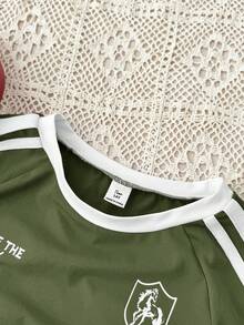 TEENGIRL 红色修身圆领撞色边T恤，适合街舞、赛车徽章和字母图案T恤 - 軍綠色 - 查看 3