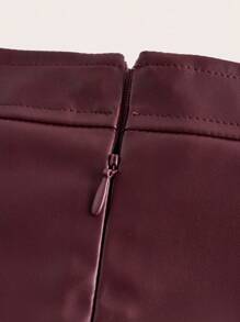 SHEIN ICON 腰带配孔眼金属装饰扣，PU 皮革褶皱中裙 - 紅色 - 查看 3