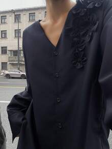 DAZY 女式宽松 V 领长袖 3D 花卉休闲优雅衬衫，秋季女装 - 藏蓝色 - 查看 7