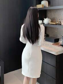 Modelyn Rochie elegantă, dreaptă, cu decor floral și petale - Caisă - Vizualizare 2
