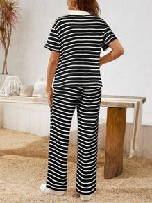 Boho Mama 2 piezas Conjunto de top de manga corta y pantalones a rayas casual de maternidad - Blanco y Negro - Ver 2