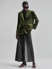 Ontre Giacca primaverile/estiva 2026, giacca da festa e San Valentino, blazer da donna, stile urbano moderno, colore verde tinta unita, tessuto in velluto morbido e confortevole, linea H morbida, blazer in velluto regular da donna, bavero a tacca, casual e da lavoro, con tasche, abbigliamento primavera/estate, abbigliamento da ufficio e professionale da donna, abbigliamento da palcoscenico, outerwear, urban chic elegante minimalista, blazer versatile e alla moda da donna - Verde - Visualizzare 2