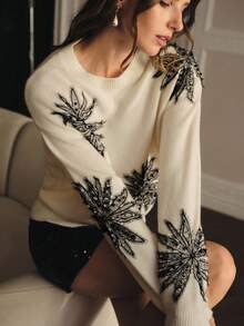 MOTF PREMIUM SWEATER OVERSIZE DENGAN APLIKASI RENDA KONTRAST DAN BATU PERMATA - Putih - View 2