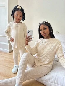 Set de 2 piezas Camiseta de punto acanalado de hombros caídos de unicolor y leggings pitillo de tela texturizada a juego para niña (se venden 2 sets por separado), ropa de niña para otoño/invierno