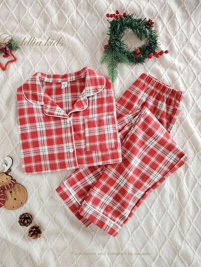 少女格子开衫长裤两件套，时尚简约英伦风，红色格子配白色滚边，经典翻领，长袖长裤，适合返校、秋冬季、万圣节、圣诞节等场合。儿童睡衣套装，红色格子睡衣套装，纽扣睡衣套装，儿童睡衣套装，秋季睡衣套装