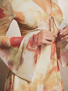 L'Amorae 优雅喇叭袖低领前系带迷你连体衣 - 彩色 - 查看 3