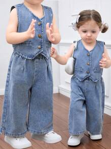 SHEIN HEIN 女童牛仔背带上衣和松紧腰裤两件套，儿童休闲度假波西米亚风家居服，毕业/派对/度假套装，秋季儿童休闲舒适装 - 淺色水洗藍 - 查看 1