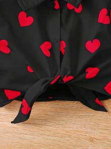 SHEIN 2 件/年轻女孩休闲搭配母女爱心印花泡泡袖衬衫和吊带连衣裙套装，适合情人节、日常休闲装和旅行度假装