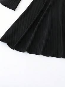 Robe noire pour préadolescentes, minimaliste élégante vintage à épaules dénudées avec double volant à l'ourlet, texture en maille, robe courte à manches longues ajustée. À porter avec une veste, vêtements d'automne - Noir - Voir 12