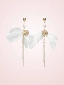 SHEIN MOD 优雅珍珠流苏欧根纱蝴蝶结耳环 - 白色 - 查看 1