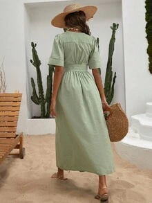 RueChic 具麻紋質感及歐風褶摺設計的鈕扣連身長裙