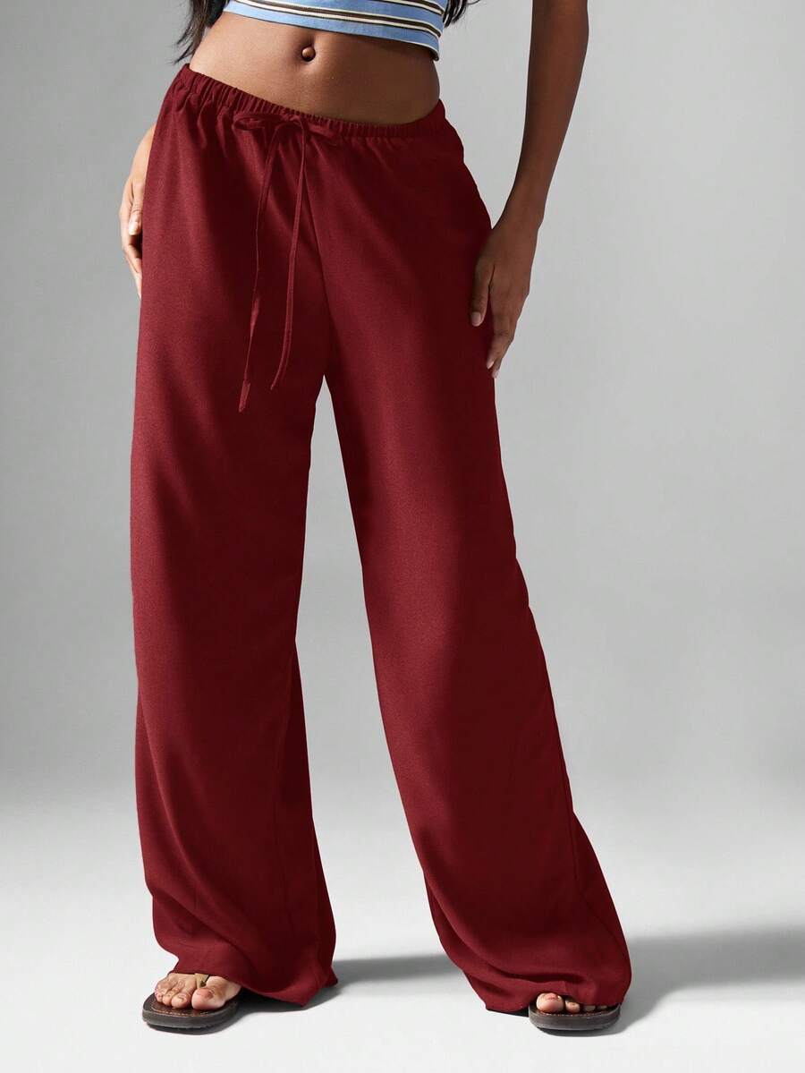 MISSGUIDED 阔腿锤纹缎面阔腿裤，抽绳腰带，优雅飘逸，休闲舒适，适合居家休闲、晚宴穿着，秋冬时尚圣诞佳节之选。 - 酒紅色 - 查看 1