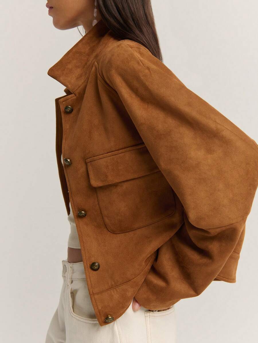 Nöista Noista 常规款棕色绒面革夹克配有大前袋和金属纽扣，适合返校、女士服装、音乐会，非常适合休闲、秋季、波西米亚风、休闲、休闲、可爱的返校和办公室女士服装。