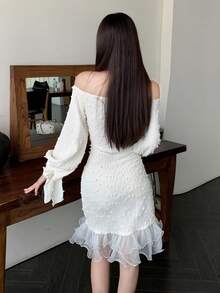 Modelyn 女士露肩长袖法式奢华温柔浪漫荷叶边下摆泡泡袖连衣裙 - 白色 - 查看 2