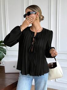 SHEIN Frenchy Blusa negra casual de mujer con pliegues y lazo delantero, ideal para volver al colegio en otoño, conciertos de música country, y atuendo casual de negocios para maestras - Negro - Ver 1
