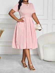 SHEIN Lady 春夏优雅通勤办公室粉色针织纹理圆领喇叭中长短袖大码连衣裙高档服装生日和活动连衣裙办公室连衣裙 - 粉色 - 查看 4