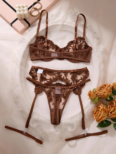 Esselle Verleidelijke Bloemen Geborduurde Mesh Lingerie Set, Kanten BH Slipje Going Out view 2