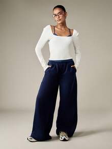 MISSGUIDED Áo ôm dáng cổ vuông tay dài nhiều lớp, kiểu dáng cơ bản cổ điển, có áo hai dây màu xanh navy bên trong, trang phục thiết yếu cho mùa thu đông, phong cách tối giản hiện đại - trắng - Xem 3