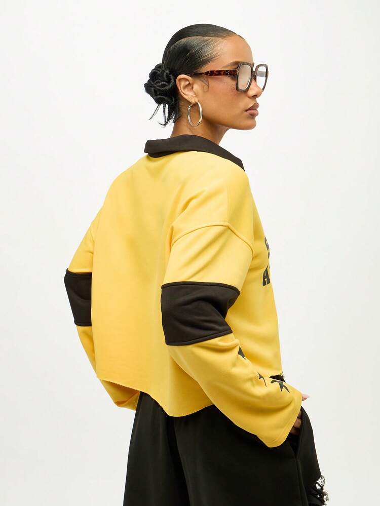 SUMWON WOMEN Cropped Rugby Polo With Varsity Print And Contrast Collar