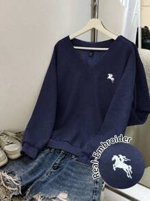 Slaydiva Áo nỉ rộng cổ chữ V thêu logo ngựa con phong cách đại học dành cho nữ, màu xanh navy, thích hợp cho mùa thu/đông, thích hợp cho lễ hội âm nhạc và trở lại trường học - Màu xanh hải quân - Xem 4