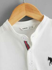 SHEIN 青少年男孩夏季学院风立领短袖刺绣马匹 Polo 衫