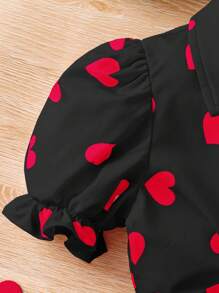 SHEIN 2 件/年轻女孩休闲搭配母女爱心印花泡泡袖衬衫和吊带连衣裙套装，适合情人节、日常休闲装和旅行度假装