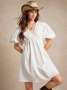 WESTFADE 98% 纯棉斜纹荷叶边 V 领泡泡袖修身喇叭袖 A 字迷你连衣裙 返校秋季服装复古连衣裙 - 白色 - 查看 3