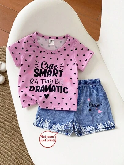 SHEIN Playful Pals 2 件套女婴休闲可爱字母和波尔卡圆点图案圆领短袖 T 恤和牛仔短裤套装，夏季