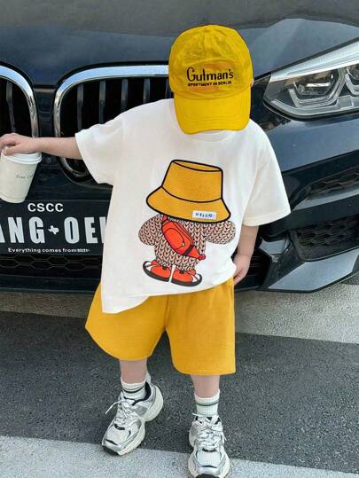 SHEIN Little Byeori 2 件/套年轻男孩舒适日常百搭休闲可爱宽松日韩风动物熊图案刺绣圆领短袖 T 恤针织上衣和黄色华夫格短裤套装，适合春夏季节、日常生活、运动、校园、聚会、节日、演出、摄影、返校季