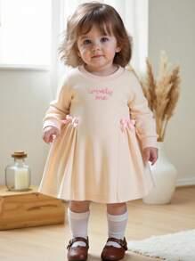 SHEIN 婴儿/女宝宝时尚荷叶边领长袖连衣裙，可爱百搭 - 杏色 - 查看 9