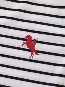 SHEIN 青少年男孩四件套：条纹骑士图案长袖 T 恤