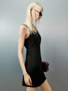 Airlisse Damen ärmelloses Kleid mit vorderem Hohldesign - Schwarz - Übersicht 6