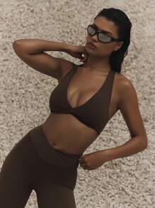 Musera Sport Twist Front Racer Back Active Sports Bra Gym Wear Seamless Stretch Padel Pilates Fitness Desert Runner Fitness - Coffee Brown - View 2