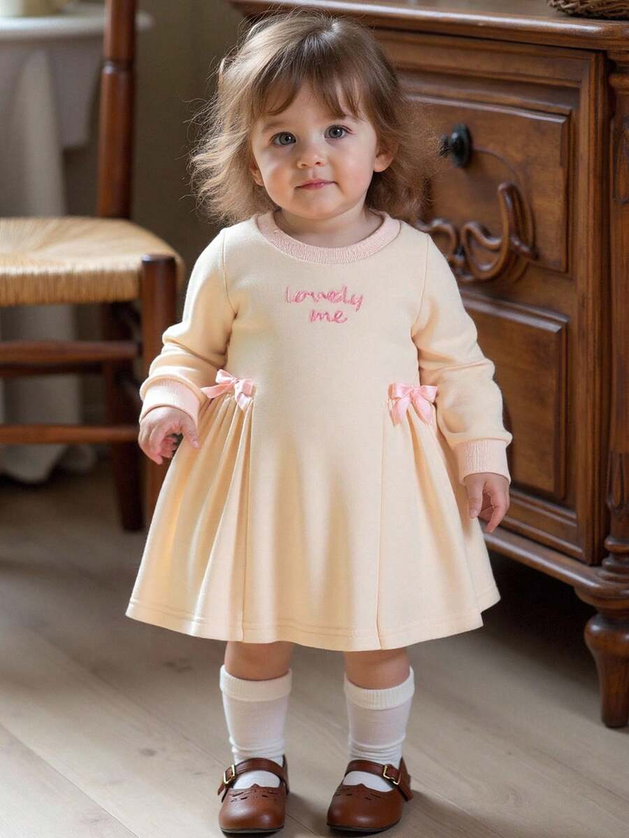 SHEIN 婴儿/女宝宝时尚荷叶边领长袖连衣裙，可爱百搭 - 杏色 - 查看 1