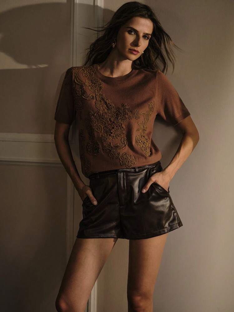CONTRAST LACE EMBROIDERY PULLOVER KNIT TOP