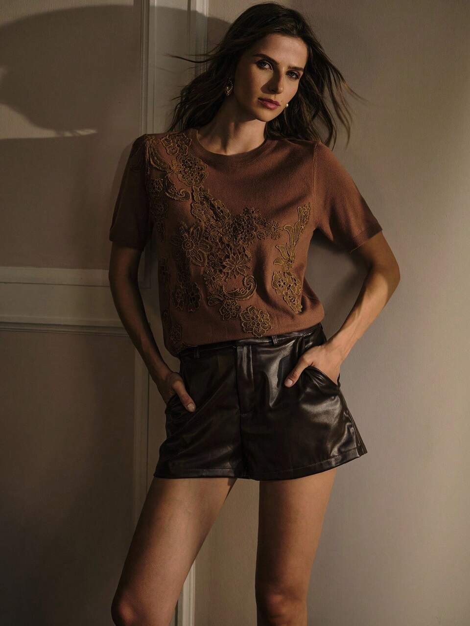 CONTRAST LACE EMBROIDERY PULLOVER KNIT TOP
