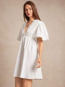 WESTFADE 98% 纯棉斜纹荷叶边 V 领泡泡袖修身喇叭袖 A 字迷你连衣裙 返校秋季服装复古连衣裙 - 白色 - 查看 5