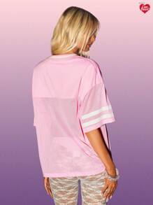 MISSGUIDED x Carebears Tee-shirt oversize en jersey, imprimé rétro de personnage, t-shirt graphique en maille, style universitaire, motif arc-en-ciel rose, inspiration vintage, mode décontractée nostalgique, déclaration de mode estivale