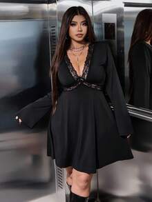 SHEIN EZwear 大码女式撞色蕾丝 V 领喇叭袖优雅连衣裙 - 黑色 - 查看 6