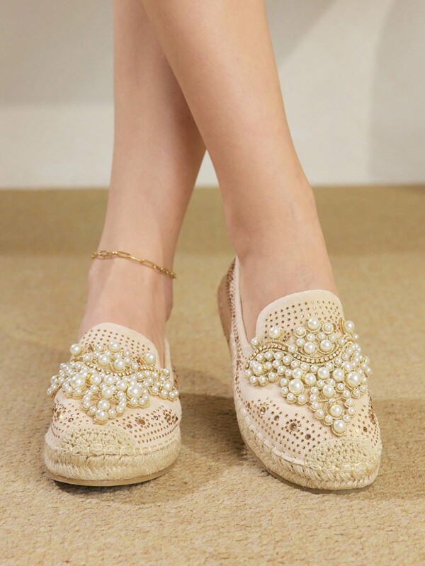 Styleloop Alpargatas planas casuales de vacaciones para mujer con perlas y cuentas brillantes en beige