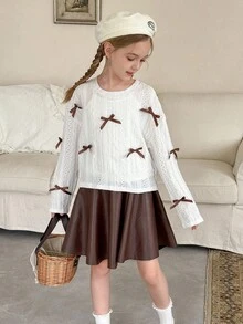 LMoss Kids Bộ đồ đôi LMoss French Chic cho bé gái tuổi teen, gồm áo thun cổ tròn màu trơn và chân váy mini bằng da PU, chân váy da trẻ em, chân váy da màu nâu, chân váy da dài tay cho bé gái, áo trắng, phong cách ấm áp mùa thu đông. - Đen và trắng - Xem 4