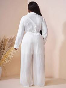SHEIN CURVE+ 2025 年新款时尚白色休闲衬衫上衣，正面纽扣和腰带，加大码褶皱阔腿连体裤，适合春夏休闲、生日派对、日常穿着、Datefall 女士服装、冬季、CURVE PLUS/秋冬 - 白色 - 查看 2