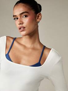 MISSGUIDED Áo ôm dáng cổ vuông tay dài nhiều lớp, kiểu dáng cơ bản cổ điển, có áo hai dây màu xanh navy bên trong, trang phục thiết yếu cho mùa thu đông, phong cách tối giản hiện đại - trắng - Xem 4