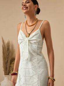Bóhologie Vestido maxi con bordados, diseño de broderie anglaise de algodón, detalle de lazada en la parte delantera del busto, colección de verano, estilo de tirantes finos, serie romance bohemio, vestido de verano rústico, diseño de bajo con volantes, colección de ropa de resort, patrón romántico de calado, vestido de verano inspirado en el vintage, detalle de bordado artesanal, moda bohemia chic, colección de estilo mediterráneo, ropa de resort para la noche