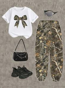 SHEIN 2 件套年轻女孩休闲简约时尚叶子和蝴蝶结装饰短袖圆领 T 恤和工装裤，适合夏季 - 彩色 - 查看 3