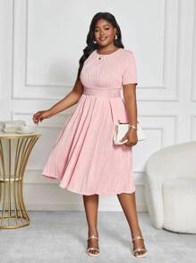 SHEIN Lady 春夏优雅通勤办公室粉色针织纹理圆领喇叭中长短袖大码连衣裙高档服装生日和活动连衣裙办公室连衣裙 - 粉色 - 查看 3