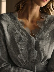 MOTF PREMIUM Áo len cài cúc thêu - Xám - Xem 3